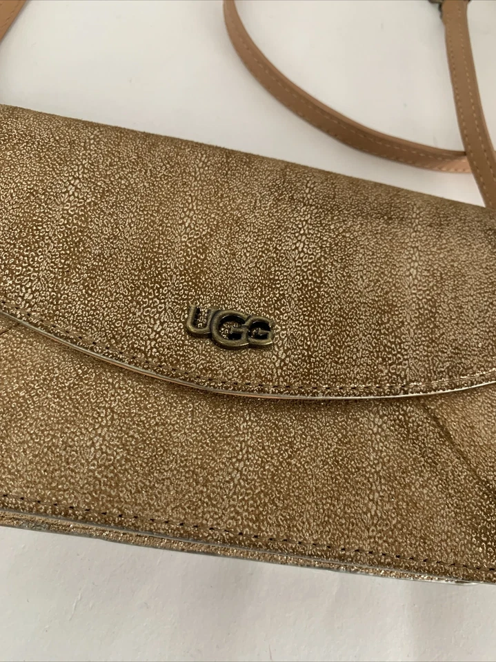 Bolso sin asas cruzado Ugg de cuero brillante Foto 2 de 4