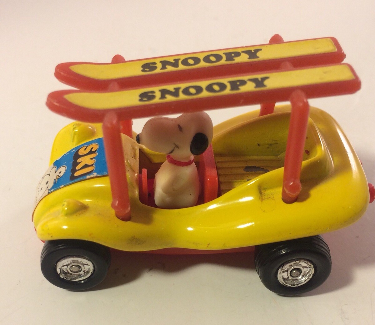 Aviva Snoopy Peanuts C14 Yellow Ski Dune Buggy Diecast 1:64 - VERY