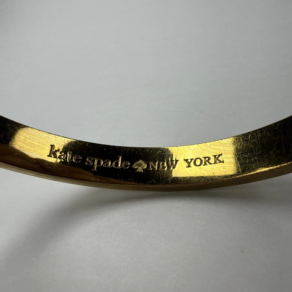 Brazalete Brazalete Kate Spade NY Spot The Spade Esmalte Blanco y Dorado con Bisagras Foto 3 de 4