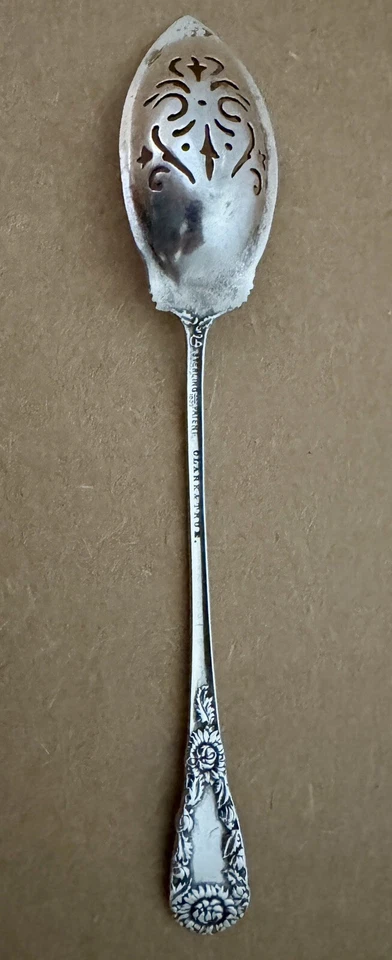 BEAUTIFUL STERLING DURGIN PARCEL GILT CHRYSANTHEMUM PIERCED OLIVE SERVING SPOON - Image 4 of 4