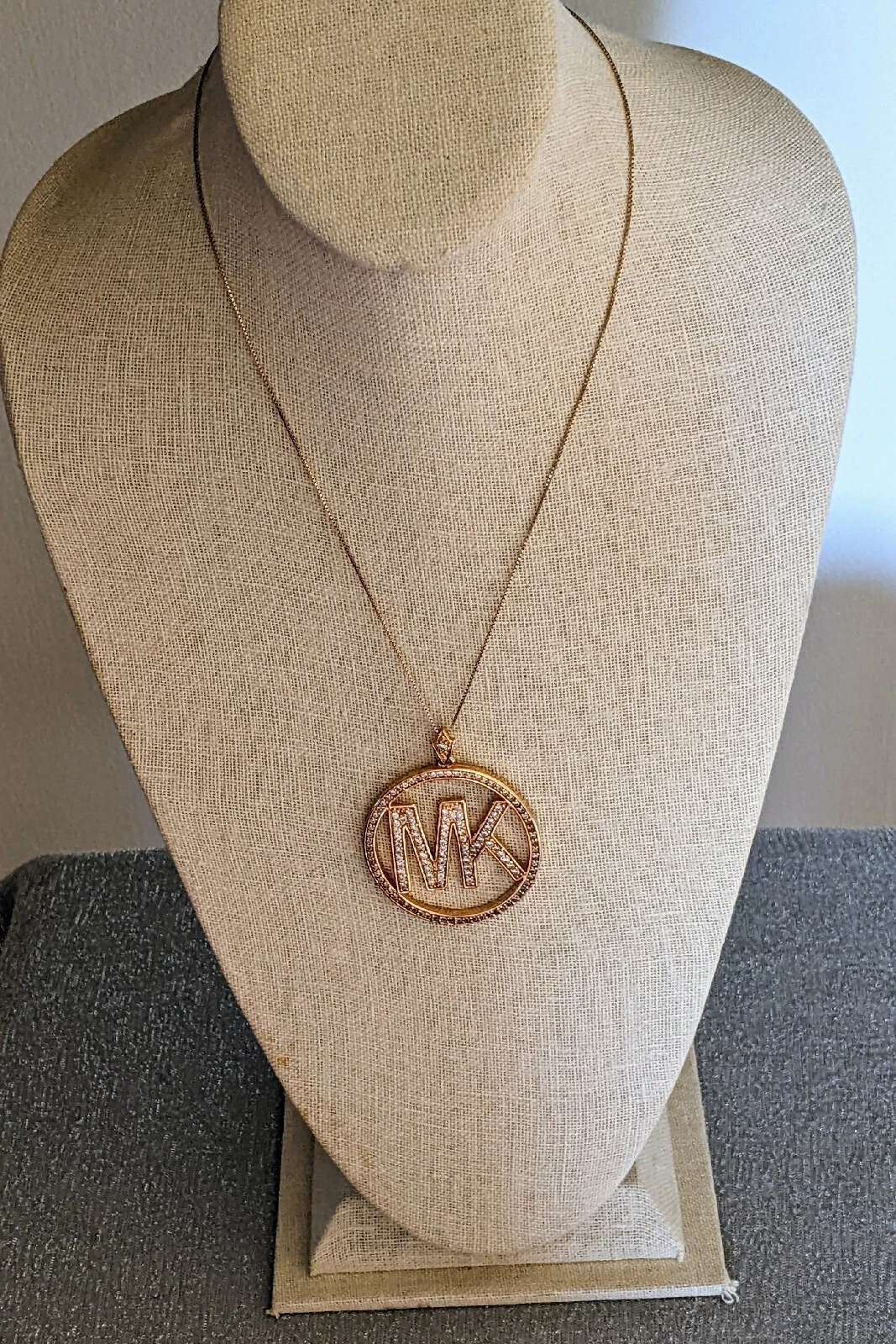 Ciondolo Michael Kors Tono Oro con Cristalli Misure 1"7 8