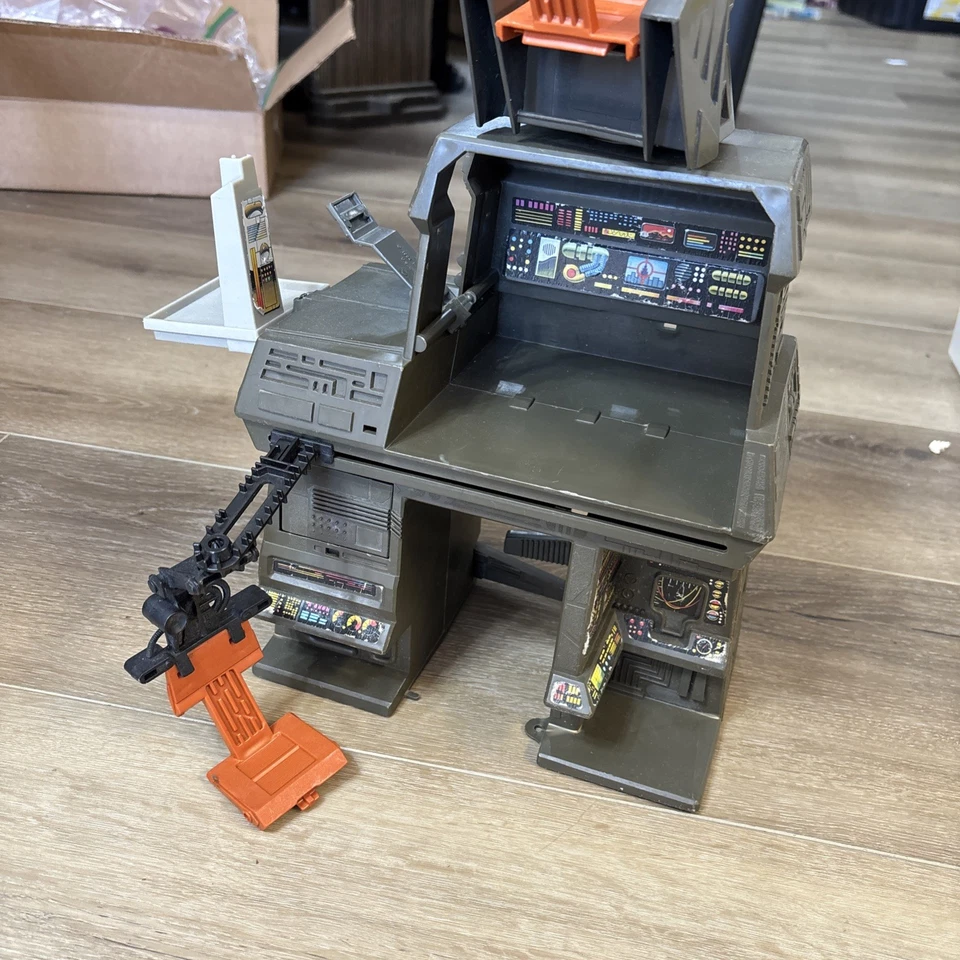 老式 1984 年漫威秘密战争末日力量美泰玩具套装 — 第 2/4 张图片