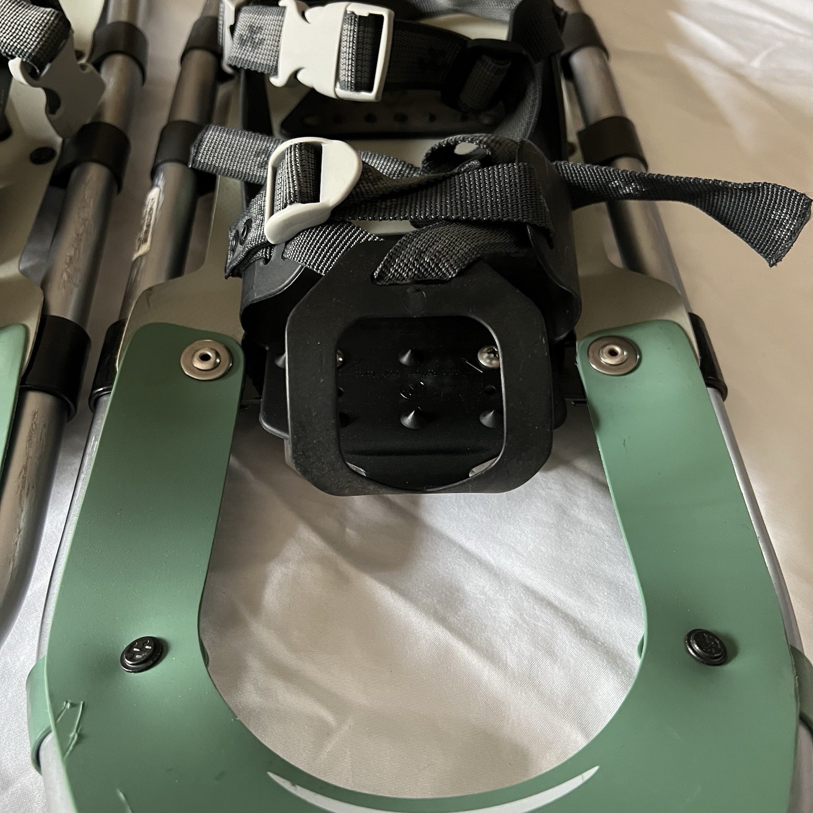 Tubbs Adventure 25 Snowshoes – Lightweight Aluminum – Great Condition