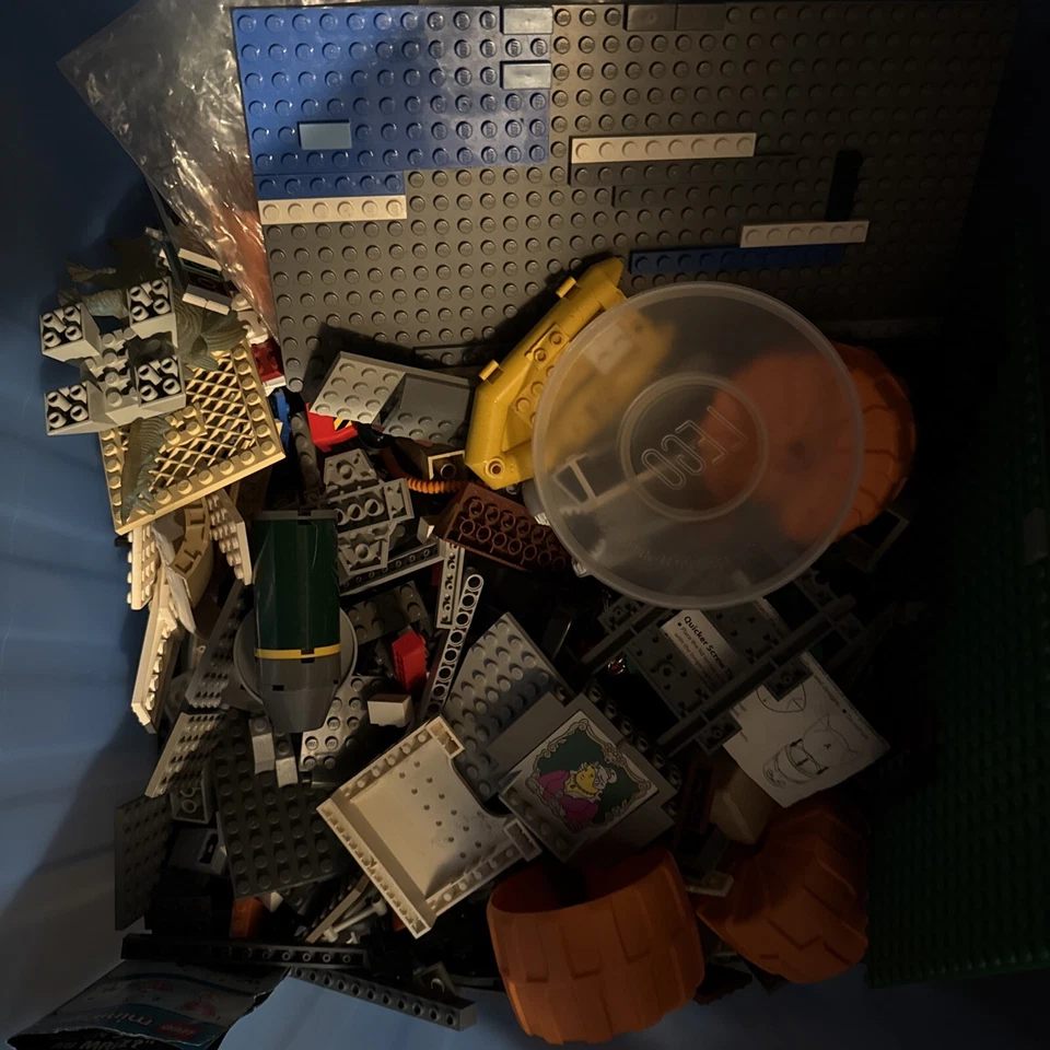 MASSIVE LEGO Star Wars, Bionicle, Marvel Lot Random Parts Pieces - Image 4 of 4