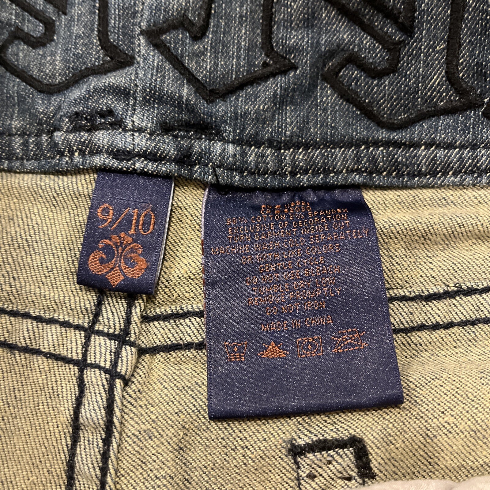 Dereon Jeans Women’s Size 9/10 Medium Wash Capri Embellished Pocket Stretch - View 9