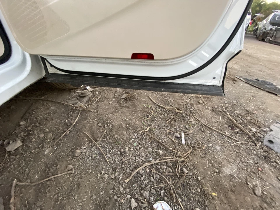 Used Front Right Door Assembly Front fits: 2017 Volkswagen Tiguan electric Front - Image 2 of 4