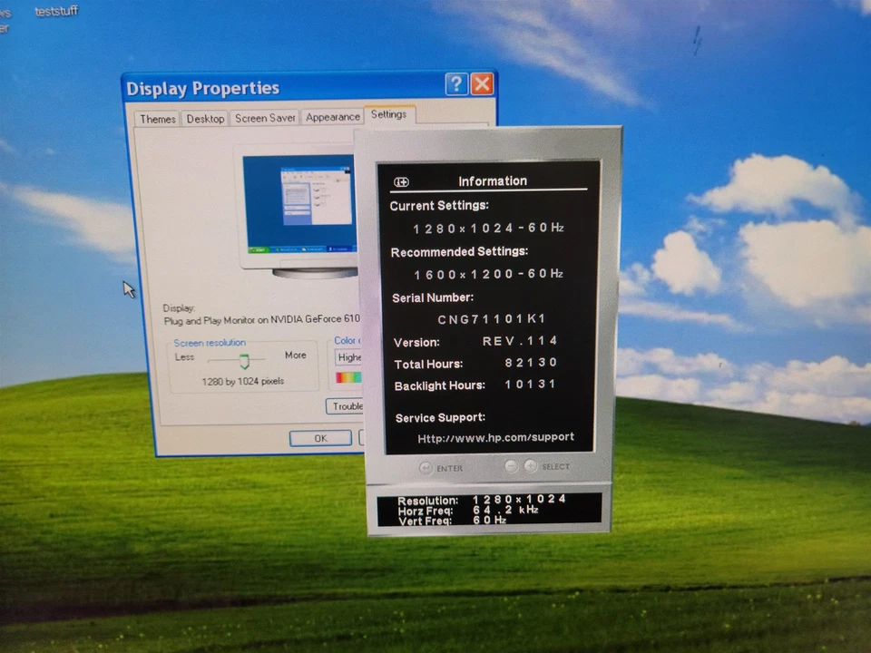 HP LP2065 LCD Monitor w/ Cables , small flaw, - tested w/pics - Image 4 of 4