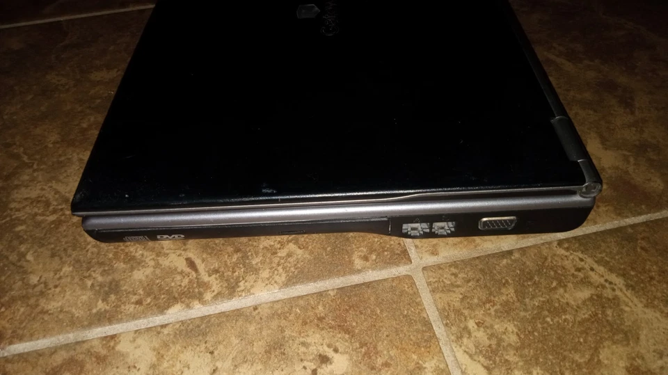 Ноутбук Gateway W340UI с Windows Vista Home Basic. 3GB RAM Intel Celeron M 520 - Изображение 3 из 4