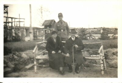 Foto,  Abtl.5/312 DEU1939 - Besuch v. Vater und Mutter im Lager (MB)21183