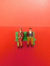 STARLUX / PETITES TAILLES . LES CIVILS  : RARE ENSEMBLE DE 2 FIGURINES et 1 banc