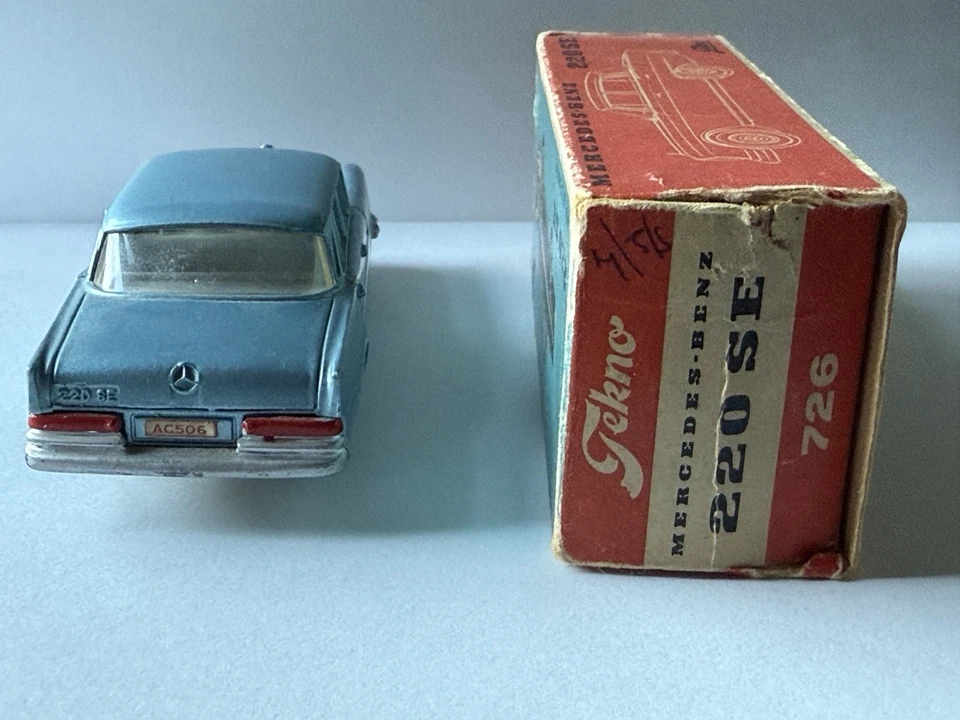 Tekno Denmark 726 Mercedes 220 SE 1:43 - Image 4 of 4