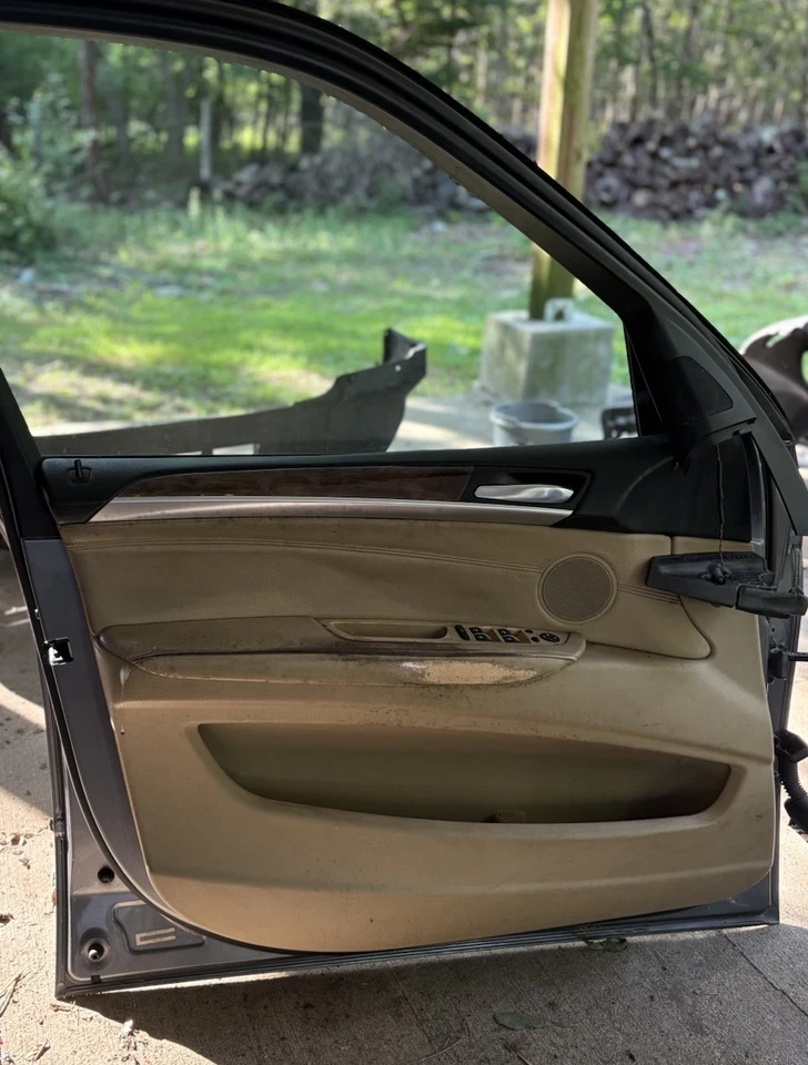 BMW E70 X5 2007-2013 conjunto de panel de carcasa de puerta del lado del conductor delantero izquierdo gris OEM Foto 3 de 3