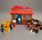 Vntg 1982 Fisher-Price Little People WESTERN TOWN #934 w/Figures & Accessories