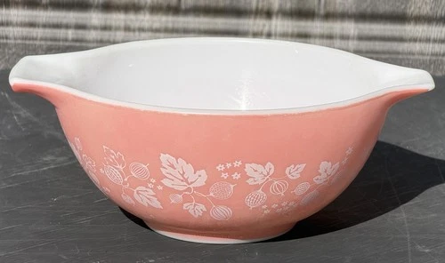 Pyrex Vintage Pink Gooseberry Cinderella Bowl #442 1.5  Quart. Rough shape