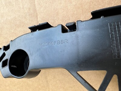NEW BBM4-50-0T1G FOR 2010-2013 Mazda 3 Front Right Bumper Retainer