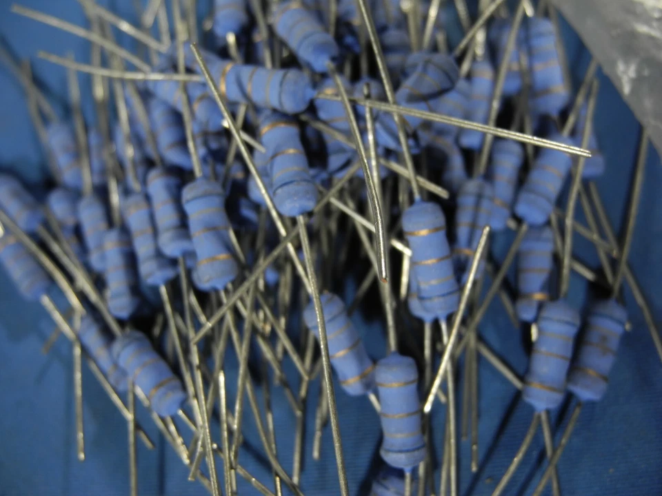 Resistencia de óxido de metal XICON 6,8 K ohmios 2 vatios 5 % (lote de 90 piezas) 282-6,8 k-RC Foto 2 de 3