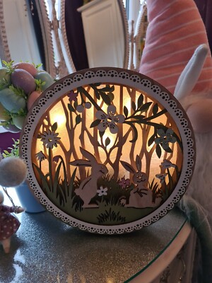TK Maxx Ostern Holz Junge & Mädchen Hase Häschen beleuchtet LED Wald Plakette Schild 