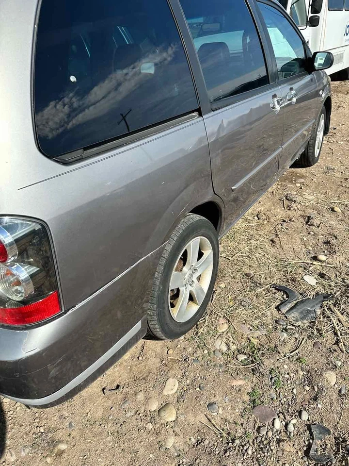 Brazo de control inferior inferior delantero izquierdo usado se adapta a: Mazda MPV 2004 delantero izquierdo Lo Foto 4 de 4