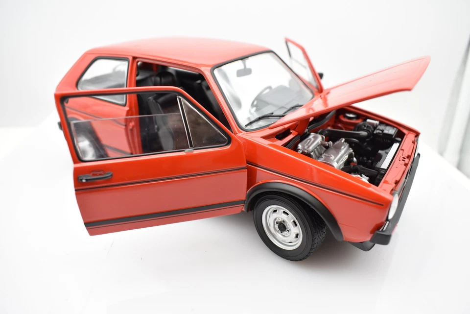 Modellino auto scala 1:18 VW GOLF GTE serie 1 modellismo da collezione solido - Immagine 4 di 4