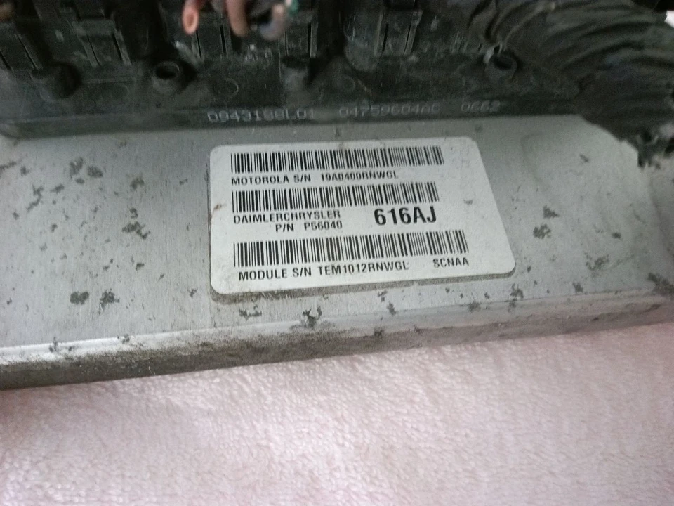 Dodge Durango 2002 motor ECM módulo de control electrónico ECU 56040616AJ Mopar Foto 2 de 3