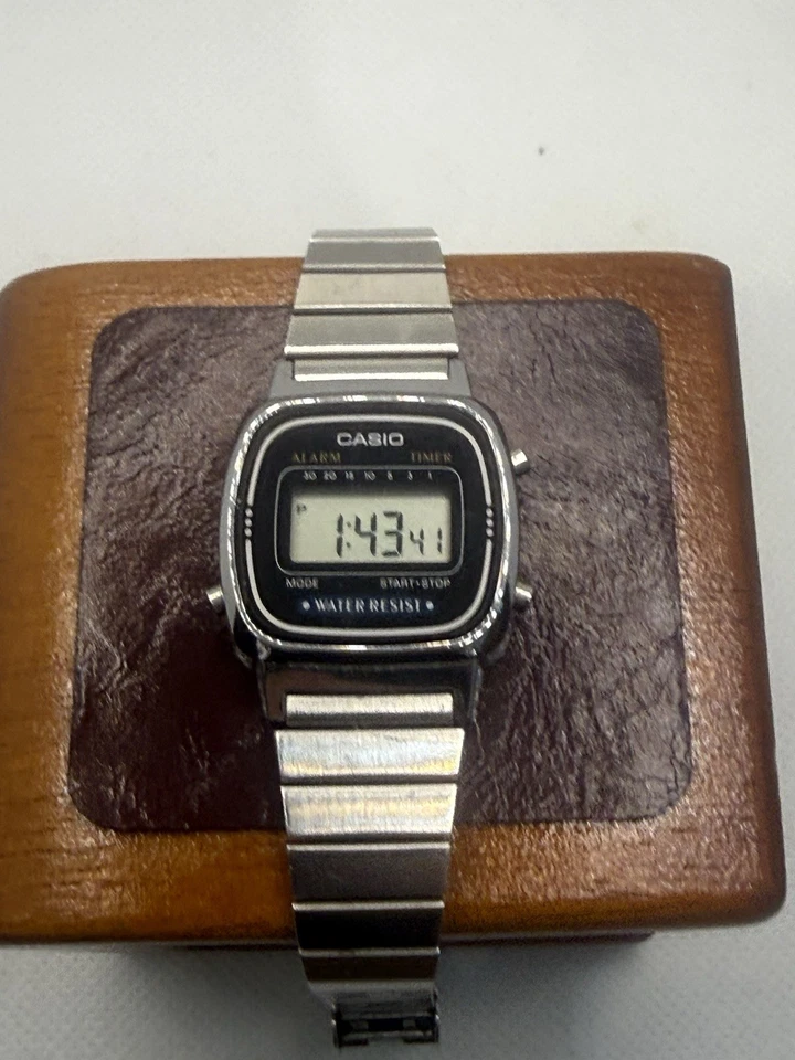 Casio LA670W Classic Silver Digital Watch, photo 3 of 5
