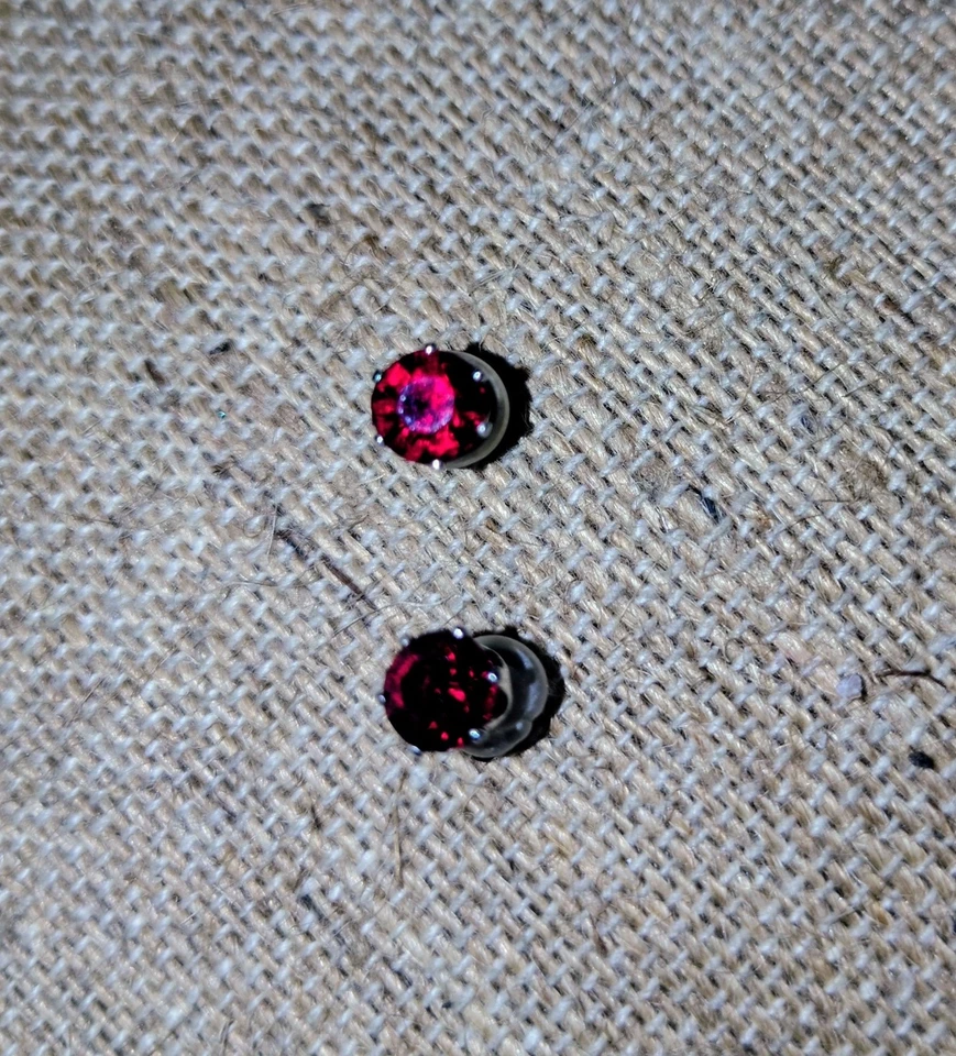 1 Carat Ruby Half Carat Each These Are Amazing Earings - Image 4 of 4