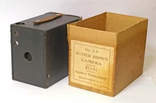 F90324~1910-1924 Ansco No. 2A Buster Brown Roll Film Box Camera & ½ Box