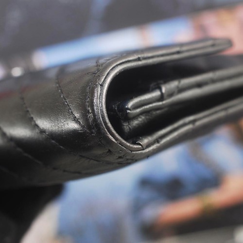 Chanel V-stitch lambskin wallet, black x silver leather, Coco mark maintenance - Picture 8 of 19