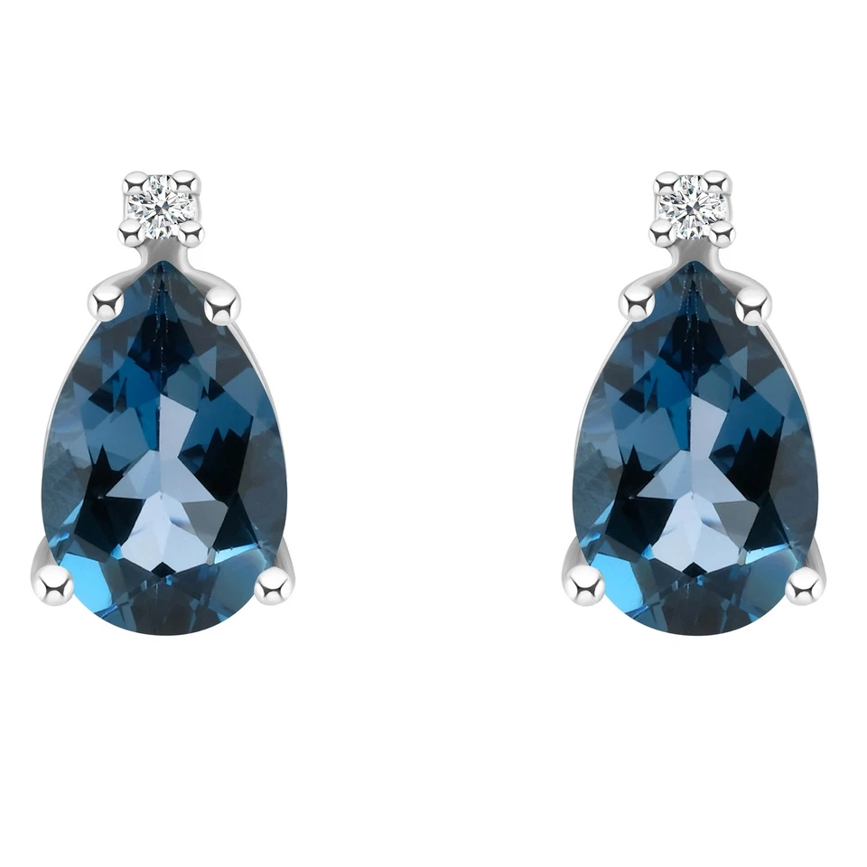 Aretes de oro blanco de 14 quilates con detalles de diamantes y topacio azul Londres en forma de pera de 8x5 mm Foto 3 de 4