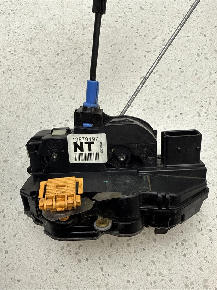 2012-2013 Chevy Volt Front Left & Right Side Door Lock Actuator OEM Pair - Image 3 of 4