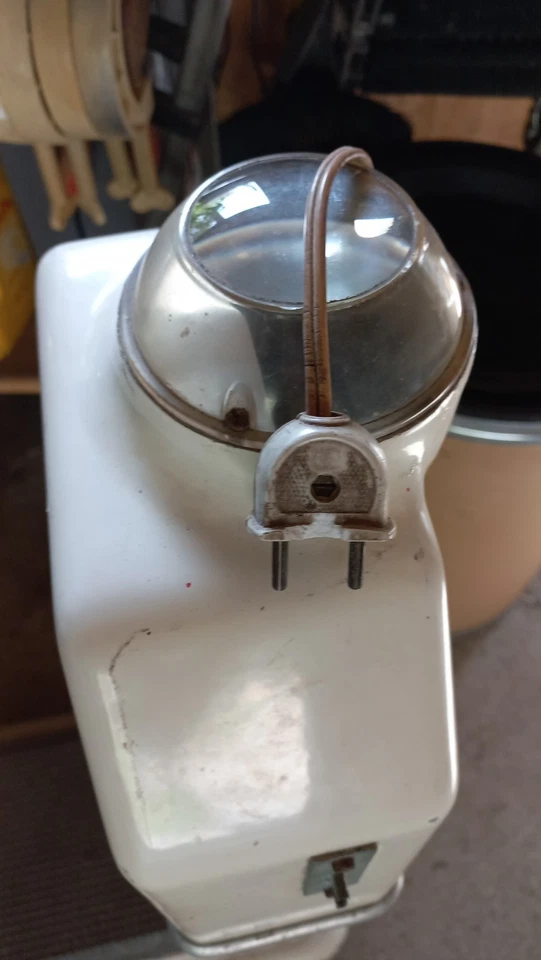 Ancienne balance de pharmacie / médecin pèse personne TESTUT fonte alu 1950 - Photo 4/4