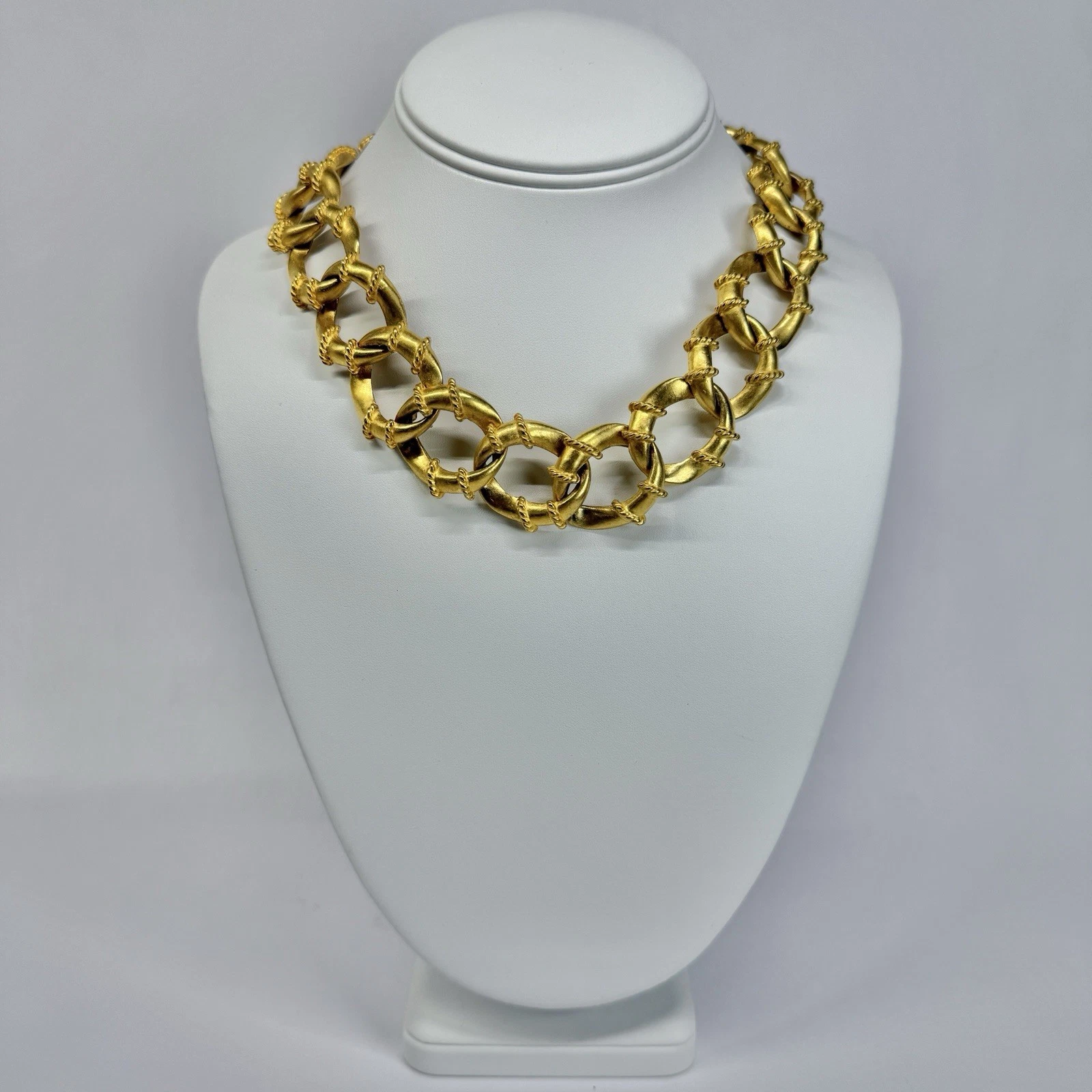 Elegant Chunky Chain Link Collar Gold Tone Vintage Necklace Jewelry N337