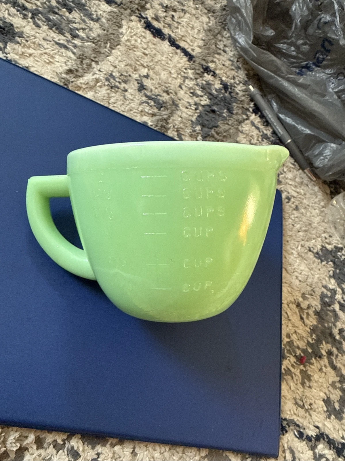 McKee Jadeite Uranium 2-Cup Measuring Cup w/Handle and Measurement Markings