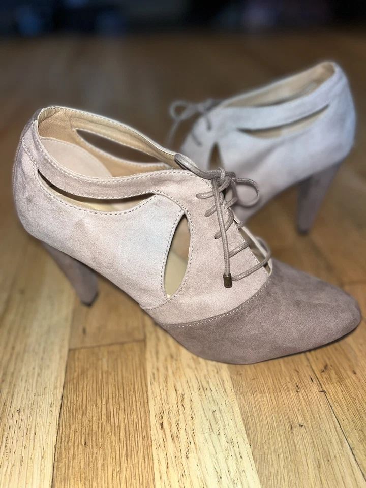 Tacones AVON CON COJÍN TALLA 9 Bronceado/Taupe Abuelita Botín con cordones 4” Tacón Foto 4 de 4