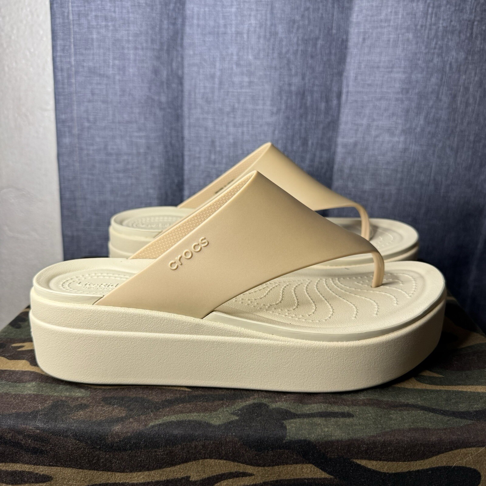 New Slip On Crocs Women's  BROOKLYN FLIP Bone Size 9