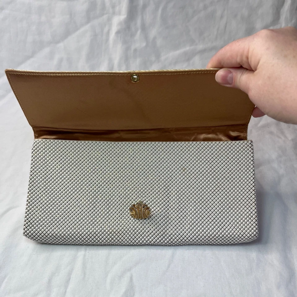 Bolso clutch vintage Whiting & Davis blanco cadena correo Foto 4 de 4
