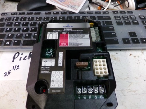 White Rodgers 50M56-486-01 Emerson CNT07679 Integrated Fan Control used #D484A