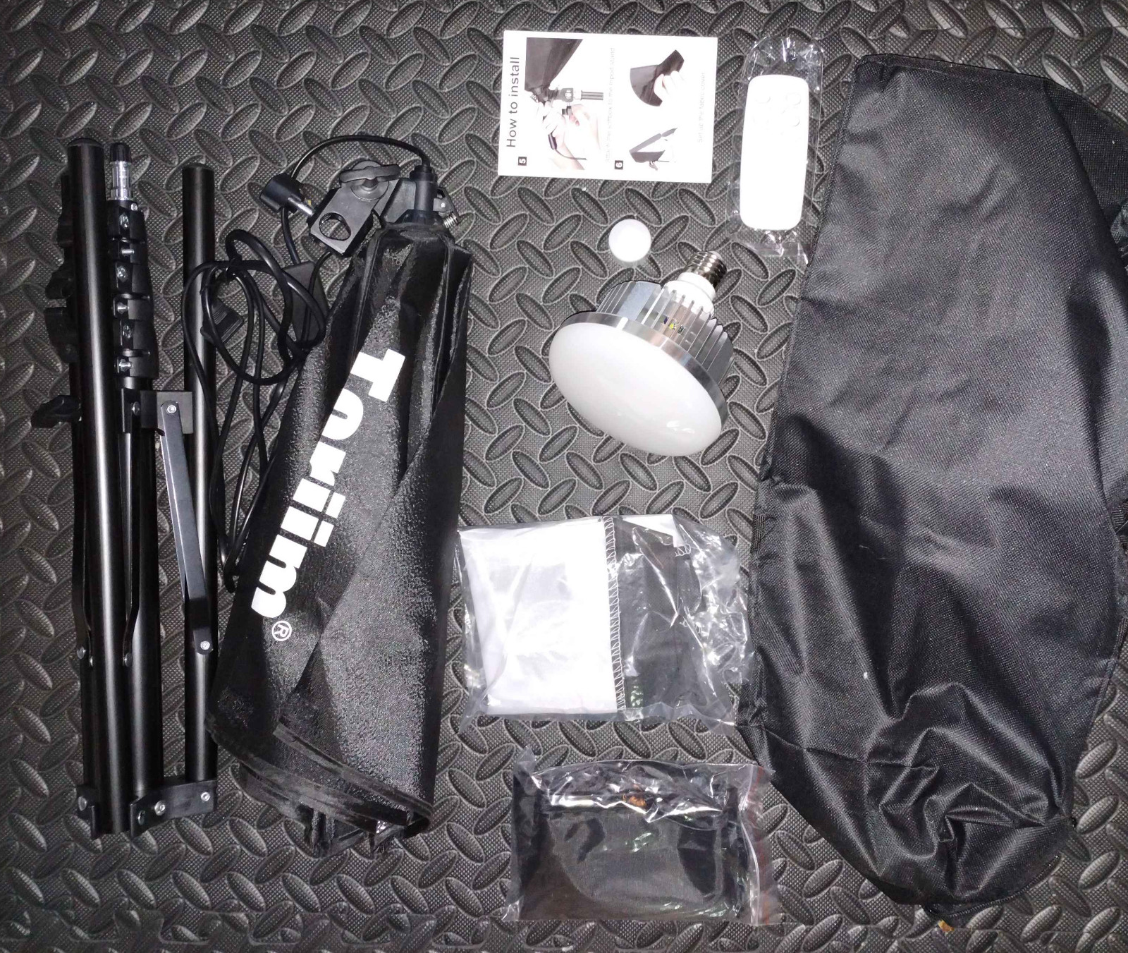 Softbox Photography Lighting Kit, 16'' x 16'' w/Duffel Bag