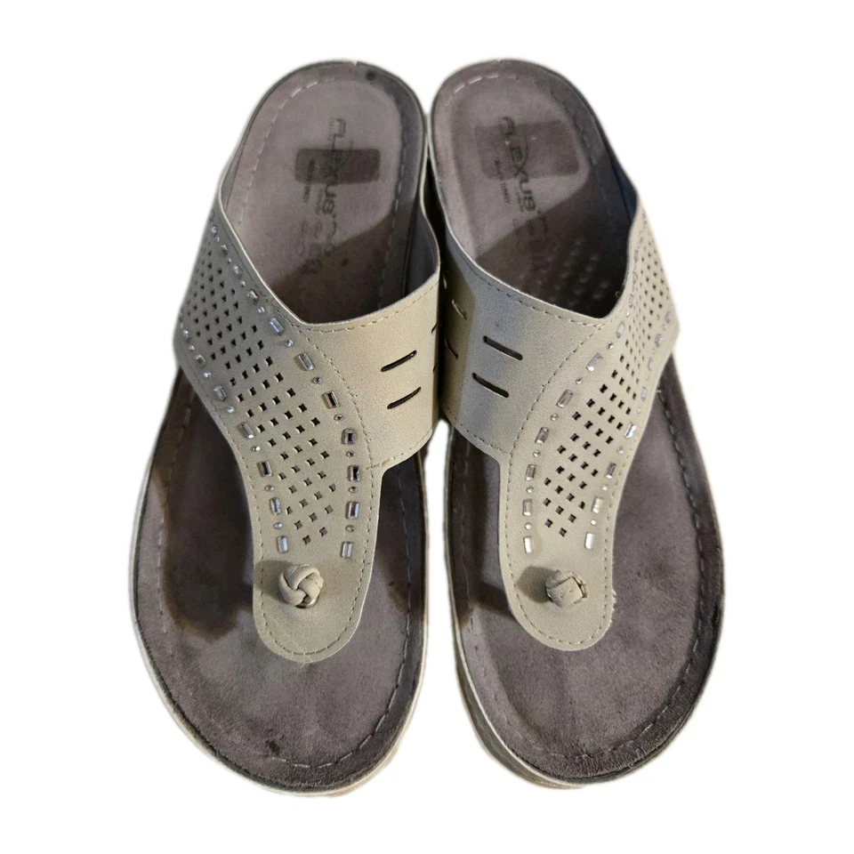 FLEXUS BY SPRING STEP SZ 40 (9) WOMAN BLING BEIGE & WHITE THONG OPEN TOE SANDALS - Image 2 of 4