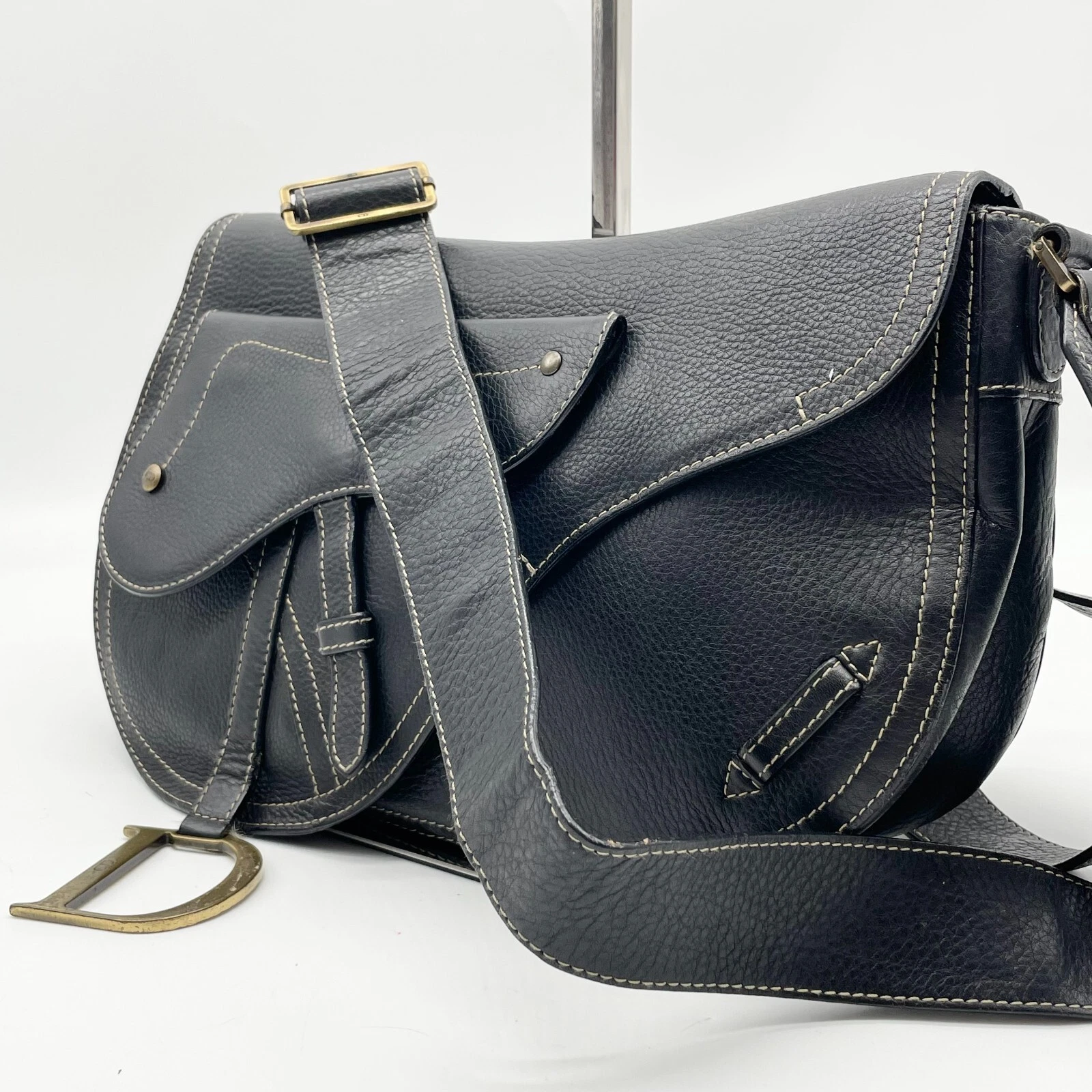 Sac bandoulière Christian Dior selle logo quincaillerie cuir noir bandoulière authentique