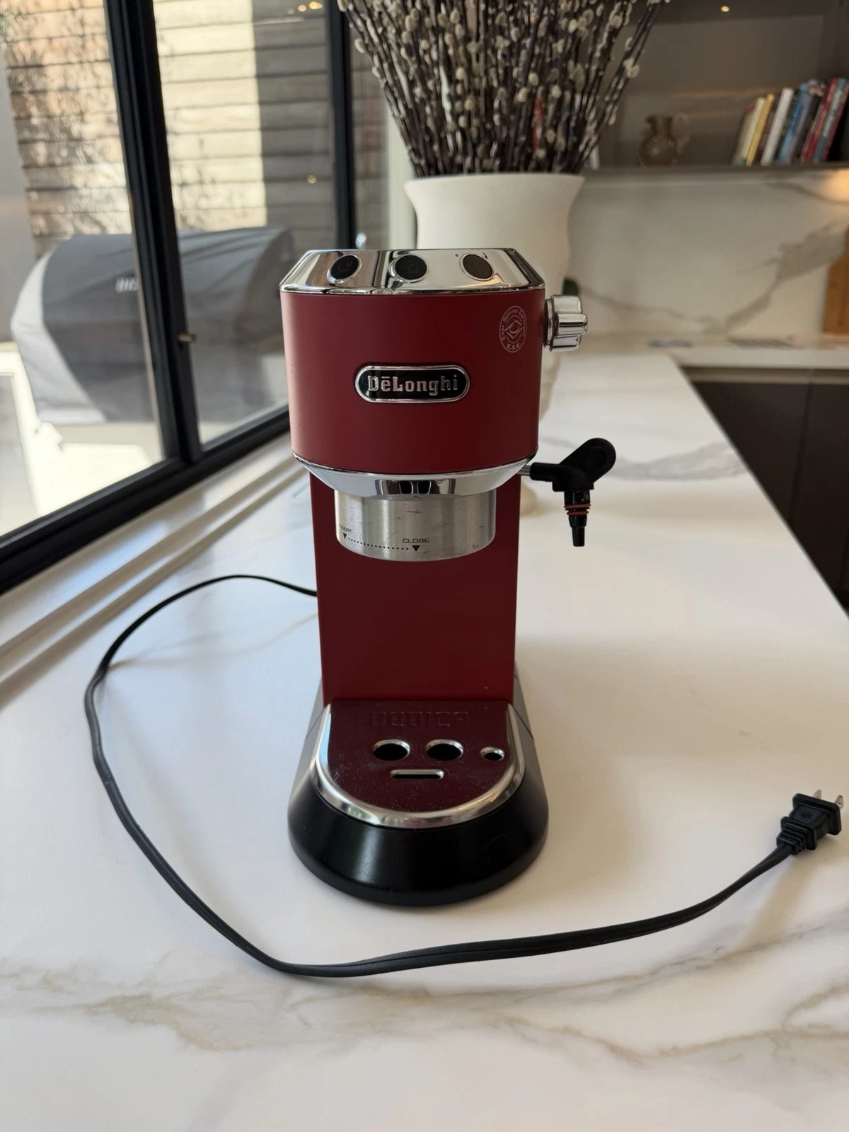 De'Longhi Dedica Deluxe Espresso Machine - Red (EC685R)