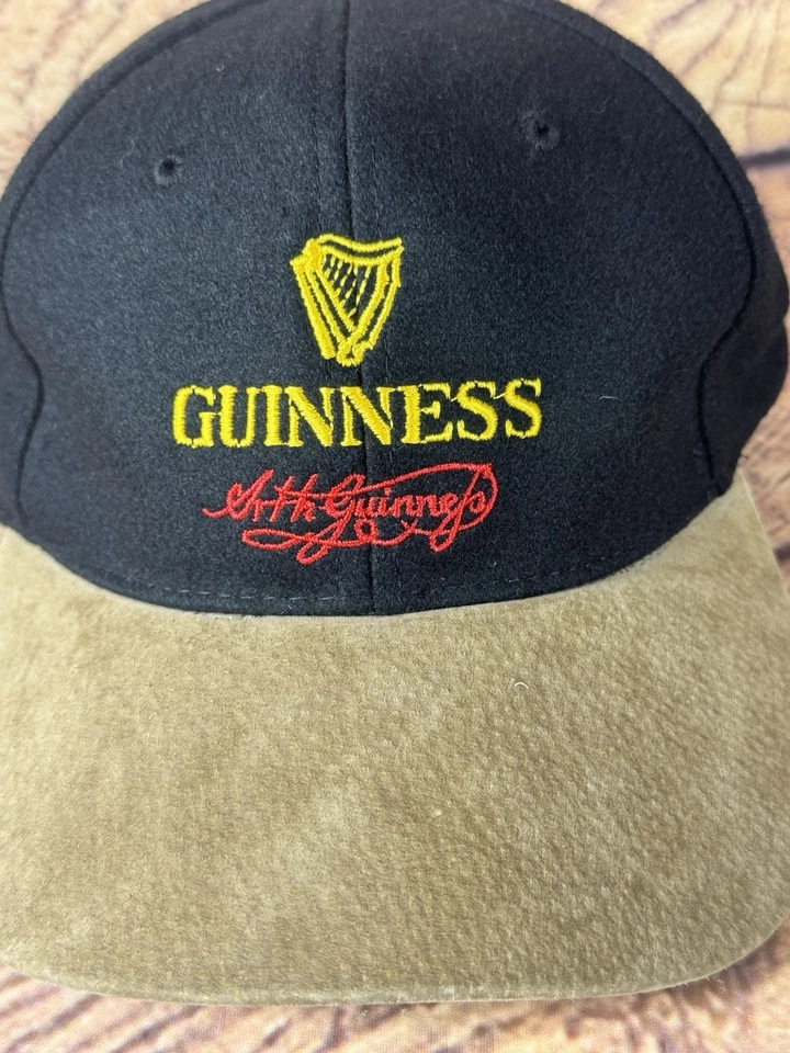 Boné de beisebol ajustável Guinness marca cerveja camurça preta - Imagem 2 de 4