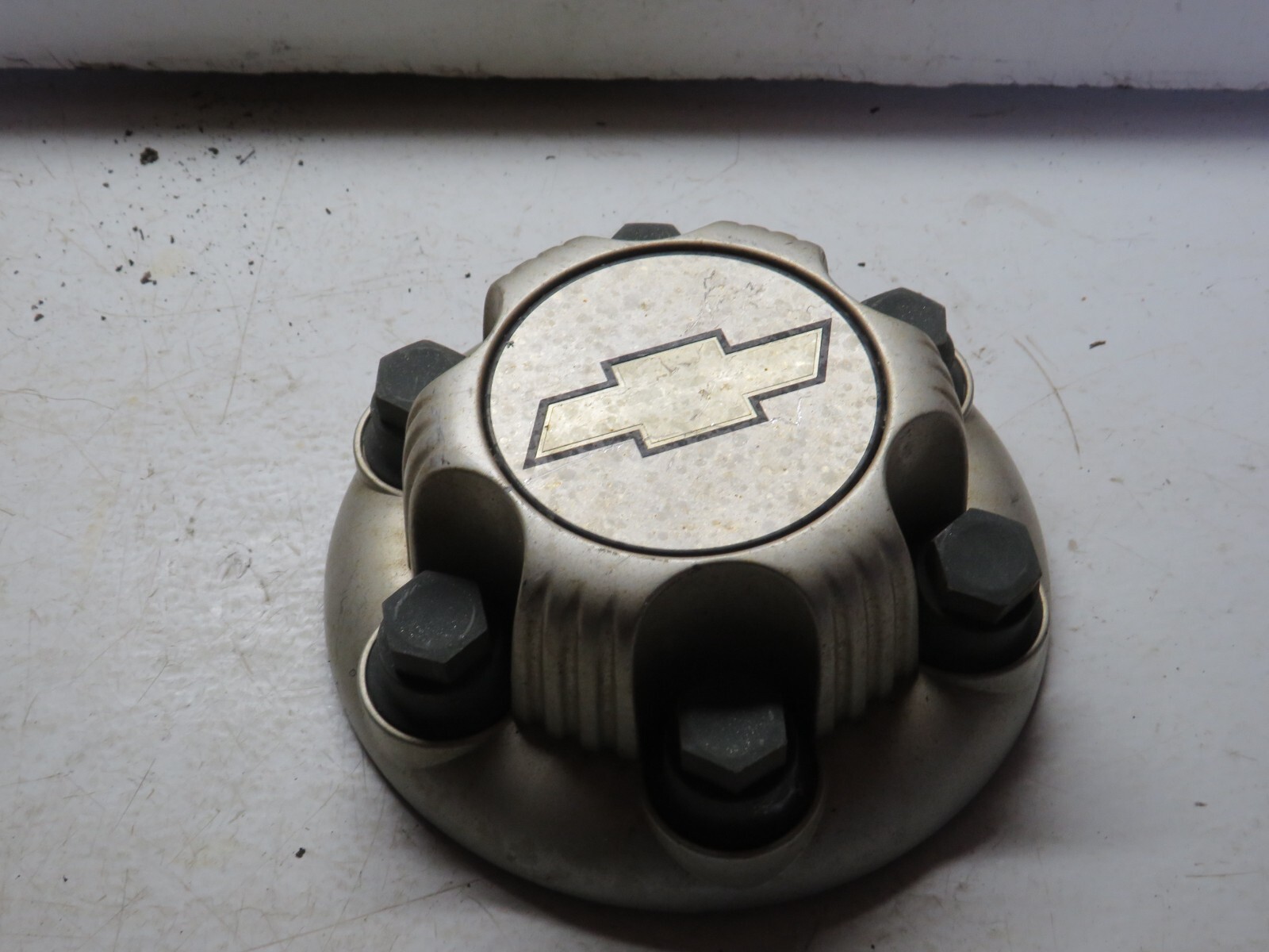 06 CHEVY EXPRESS VAN CENTER CAP