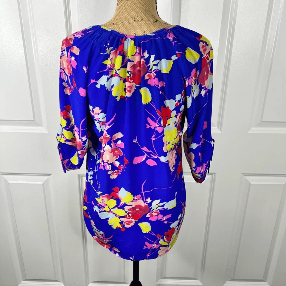 Blusa Talla S Nueva Sin Etiquetas Yumi Kim Azul Manga 3/4 Relajada Corbata Frontal Precio de venta sugerido por el fabricante 128 USD Foto 4 de 4