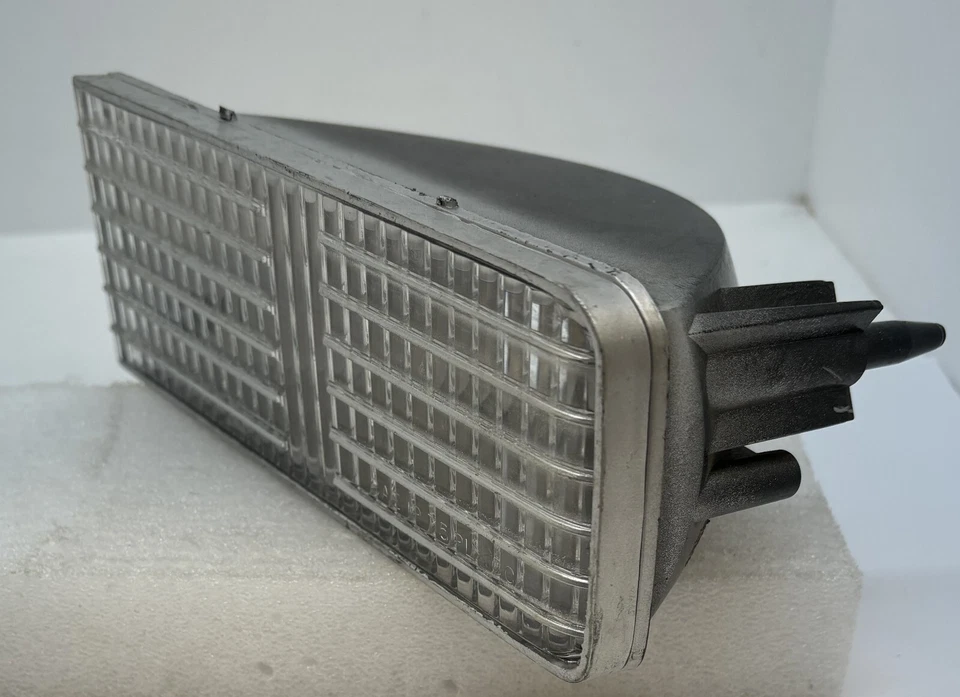 Conjunto de lámpara de estacionamiento del lado izquierdo del conductor Plymouth Gran Fury 1975 3798277 Nuevo de Lote Antiguo Foto 4 de 4