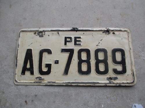 Peru  license plate #  AG - 7889