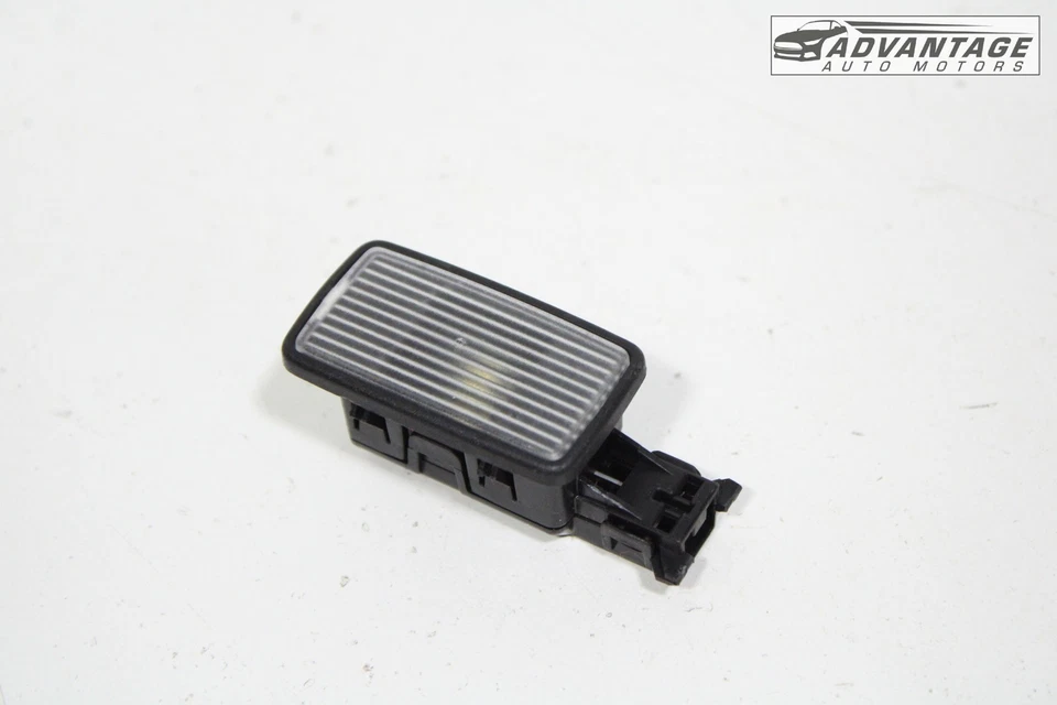 Volvo XC40 2019-2025 luz de cortesía interior delantera o trasera 31663793 OEM Foto 2 de 4