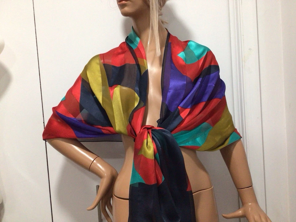 YSL YVES 圣劳伦特女士长艺术丝绸围巾 ( 23 英寸 x 66 英寸 ) — 第 2/4 张图片