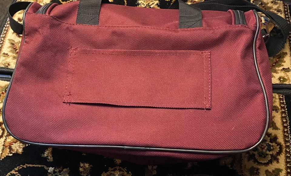 Bolso de mano de viaje Liz Claiborne Carrington Collection 16" rojo nuevo con etiquetas Foto 3 de 4