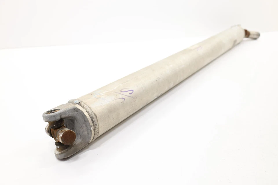 Chevrolet Suburban 2015-2020 eje de transmisión trasero eje de transmisión hélice OEM Foto 2 de 4